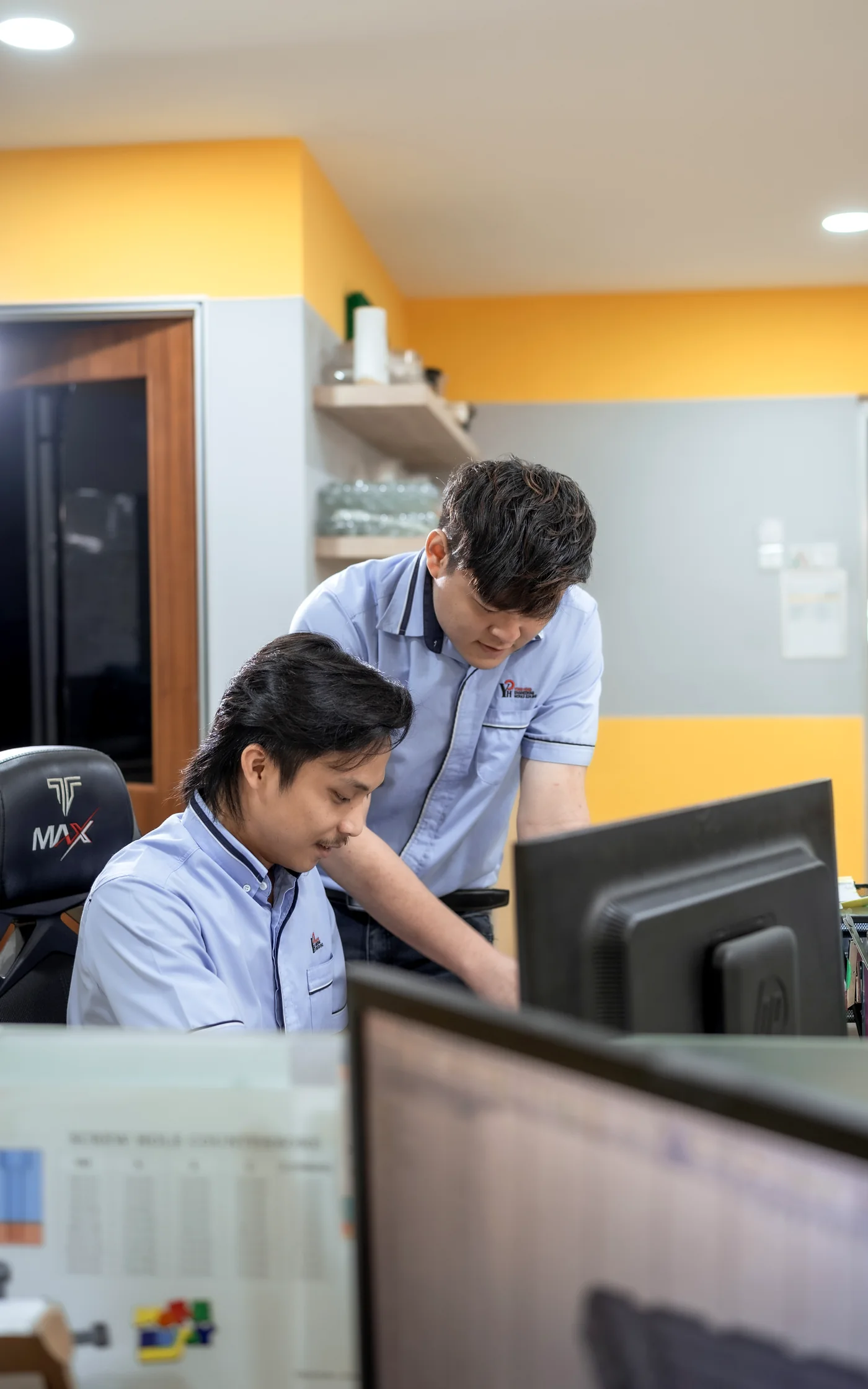 Yong Heng designers at the R&D workstations.